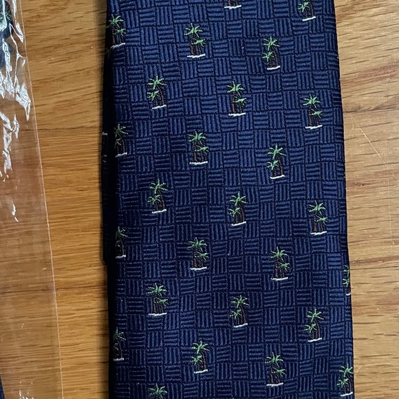 Ties (2 pieces) - Picture 1 of 3